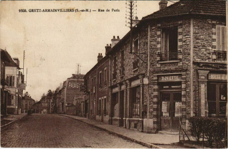 Carte postale ancienne Gretz-Armainvilliers - Rue de Paris à Gretz-Armainvilliers