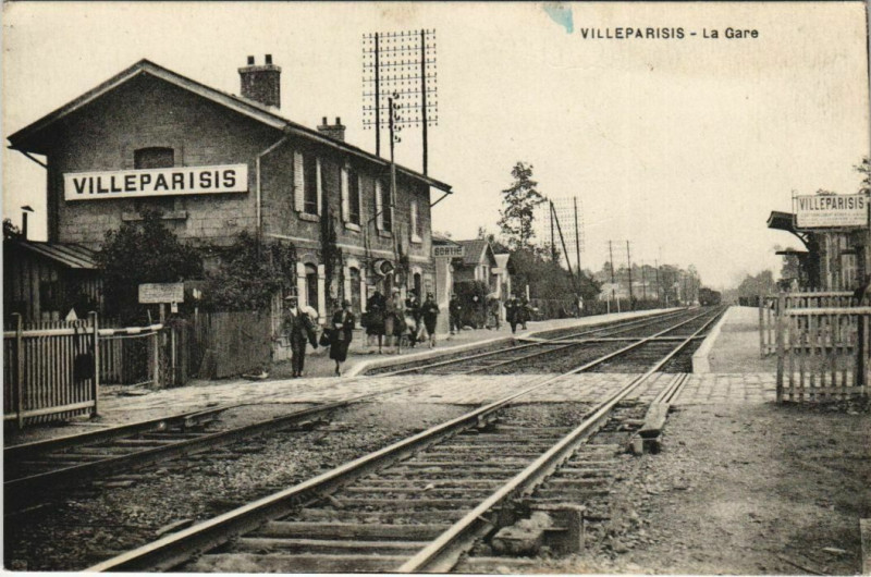 Carte postale ancienne Villeparisis - La Gare à Villeparisis