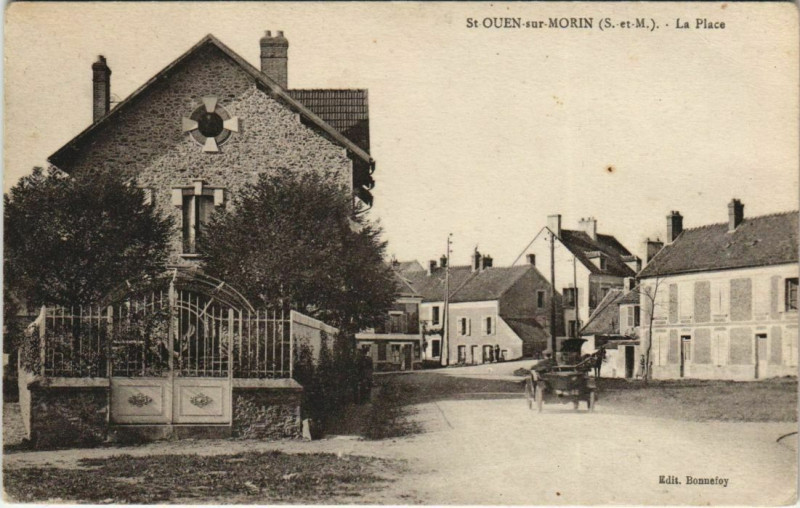 Carte postale ancienne Saint-Ouen-sur-Morin - La Place à Saint-Ouen-sur-Morin