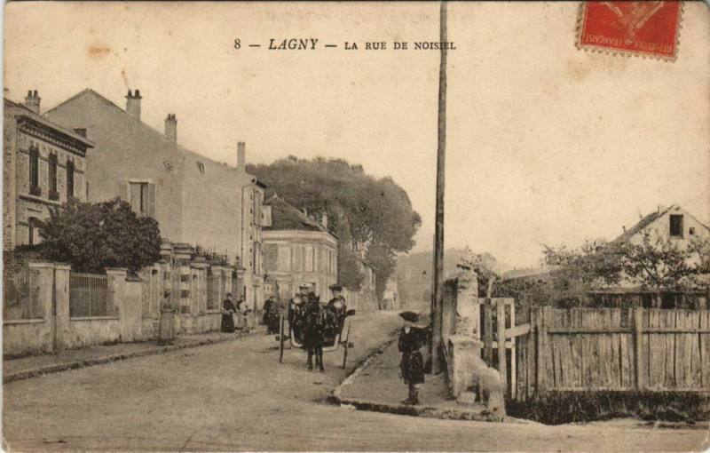 Carte postale ancienne Lagny - La Rue de Noisel