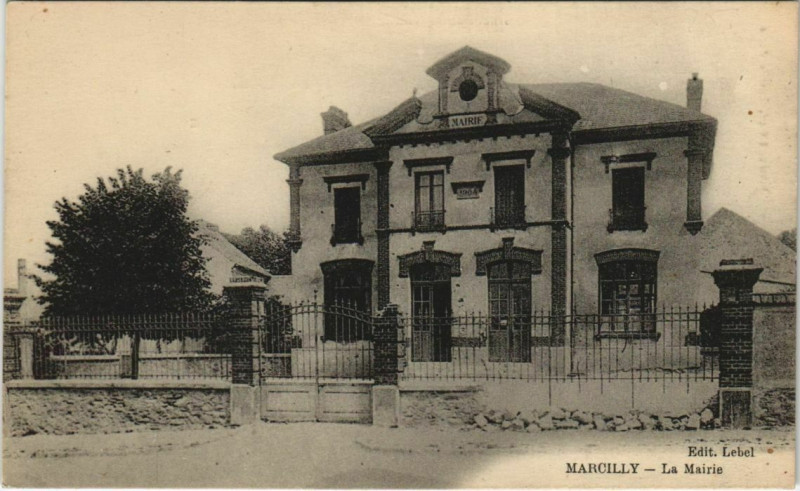 Carte postale ancienne Marcilly - La Mairie à Marcilly