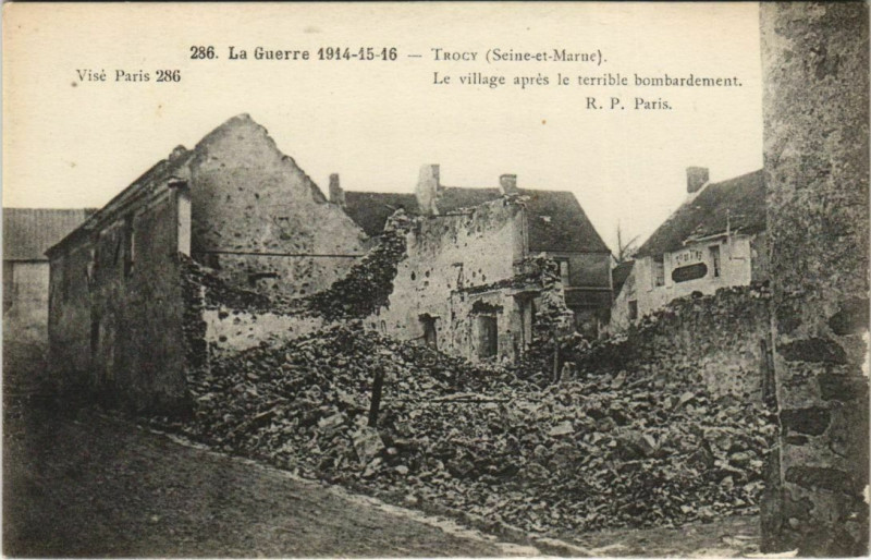 Carte postale ancienne La Guerre 1914-15-16 - Le village après le terrible bombardement à Torcy