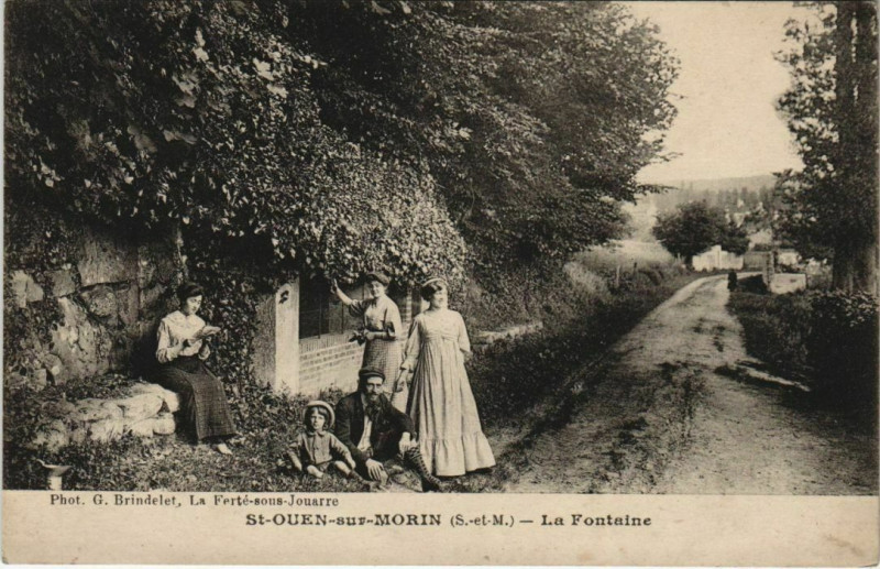Carte postale ancienne Saint-Ouen-sur-Morin - La Fontaine à Saint-Ouen-sur-Morin