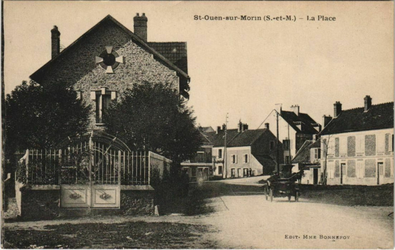 Carte postale ancienne Saint-Ouen-sur-Morin - La Place à Saint-Ouen-sur-Morin