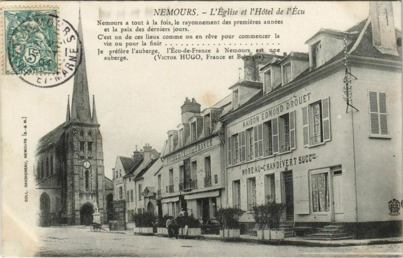 Carte postale ancienne Nemours - L'Eglise et l'Hotel de L'Ecu à Nemours