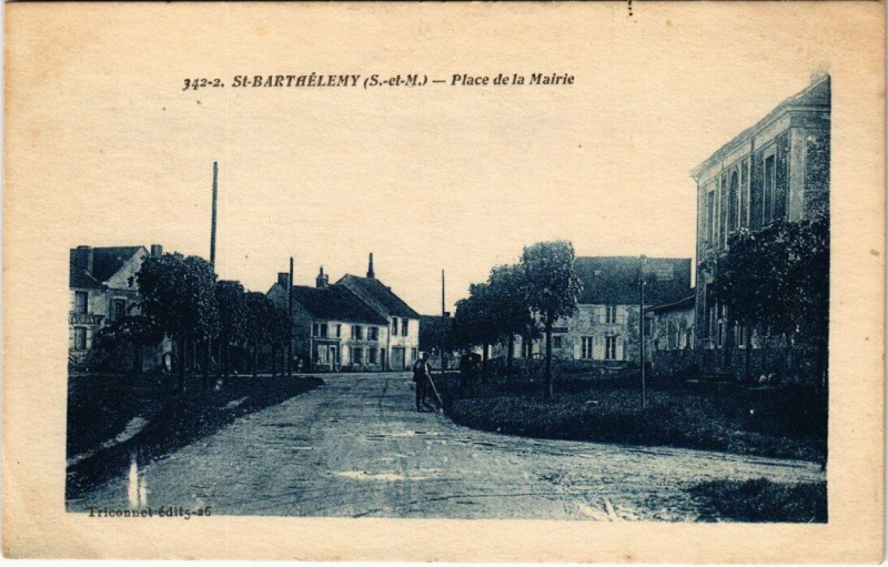 Carte postale ancienne Saint-Barthaelemy - Place de la Mairie