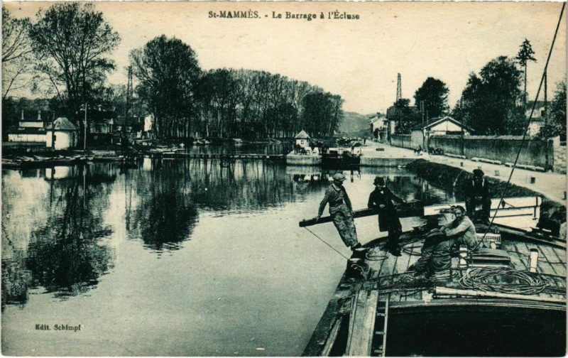 Carte postale ancienne Saint-Mammes Le Barrage a l'Ecluse à Saint-Mammès