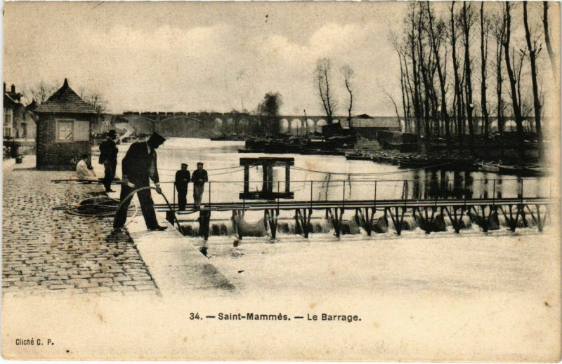 Carte postale ancienne Saint-Mammes Le Barrage à Saint-Mammès