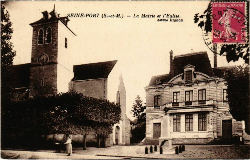 Carte postale ancienne Seine-Port - La Mairie et l'Eglise  à Seine-Port