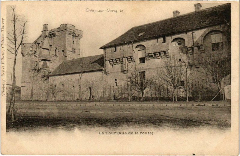Carte postale ancienne Crouy-sur-Ourcq - La Tour - Vue de la Route  à Crouy-sur-Ourcq