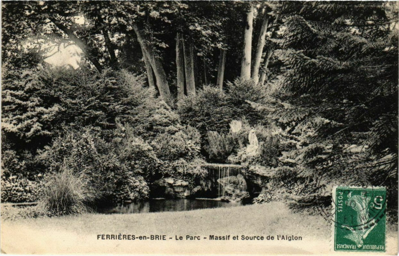 Carte postale ancienne Ferrieres-en-Brie - Le Parc - Massif et Source de l'Aiglon  à Ferrières-en-Brie