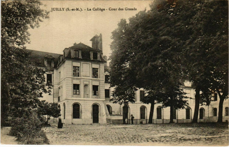 Carte postale ancienne Juilly - Le College - Cour des Grands  à Juilly