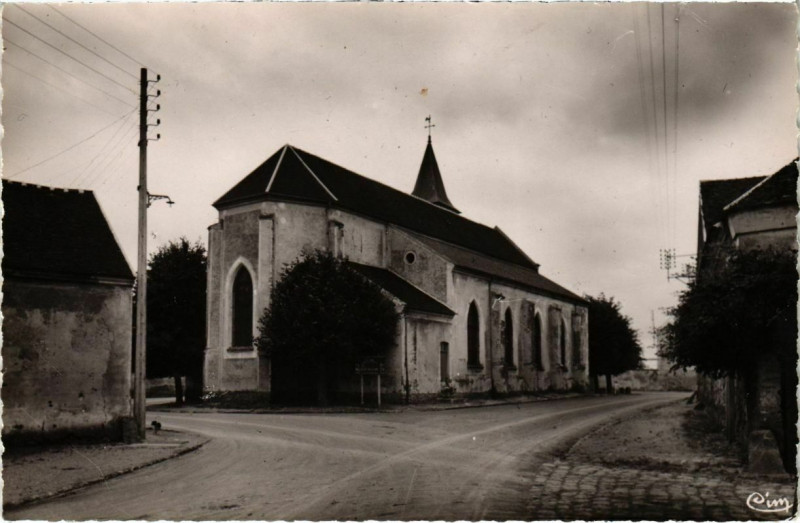 Carte postale ancienne Neufmontiers-les-Meaux - Place de l'Eglise  à Meaux