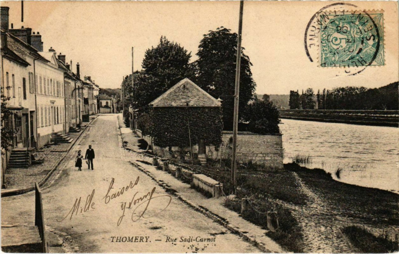Carte postale ancienne Thomery - Rue Sadi-Carnot  à Thomery