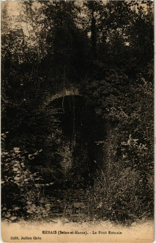 Carte postale ancienne Rebais - Le Pont Romain  à Rebais