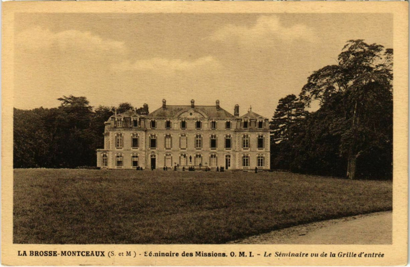 Carte postale ancienne La Brosse-Montceaux - Seminaires des Missions - Le Seminaire  à La Brosse-Montceaux