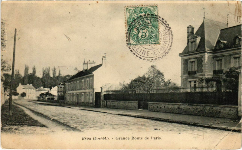 Carte postale ancienne Brou - Grande Route de Paris 
