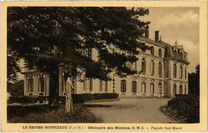 Carte postale ancienne La Brosse-Montceaux - Seminaires des Missions - Facade Sud-Ouest  à La Brosse-Montceaux