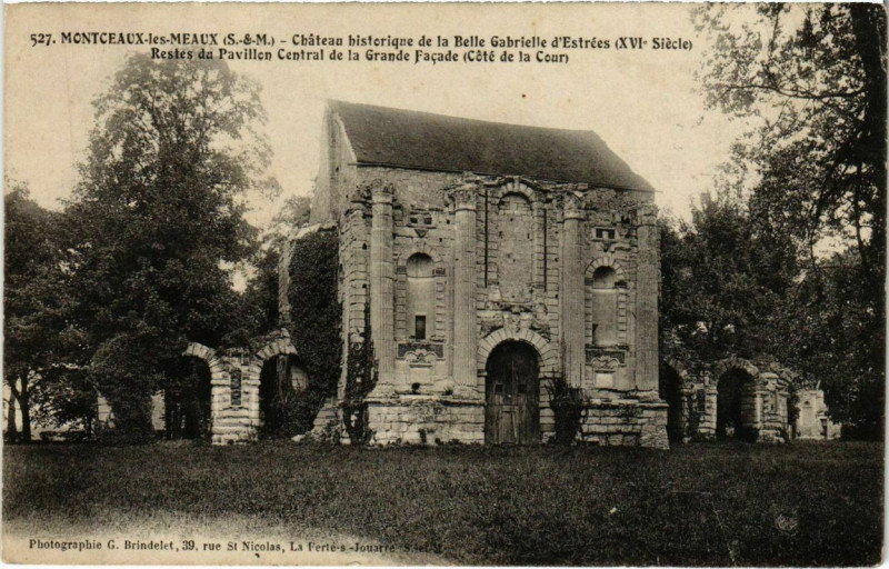 Carte postale ancienne Montceaux-les-Meaux - Chateau Historique  à Montceaux-lès-Meaux
