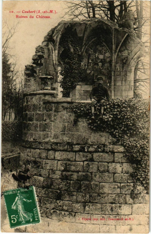 Carte postale ancienne Coubert - Ruines du Chateau  à Coubert