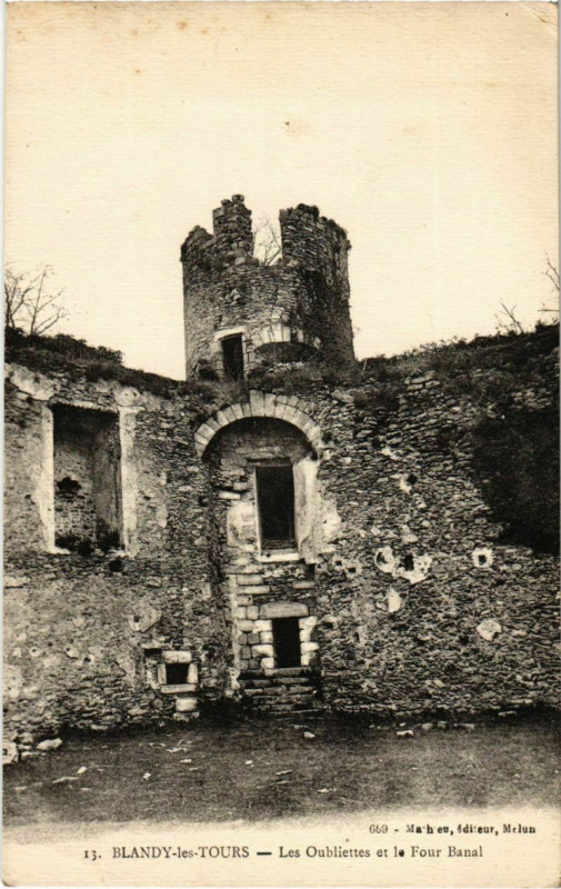 Carte postale ancienne Blandy-les-Tours - Les Oubliettes et le Four Banal  à Blandy