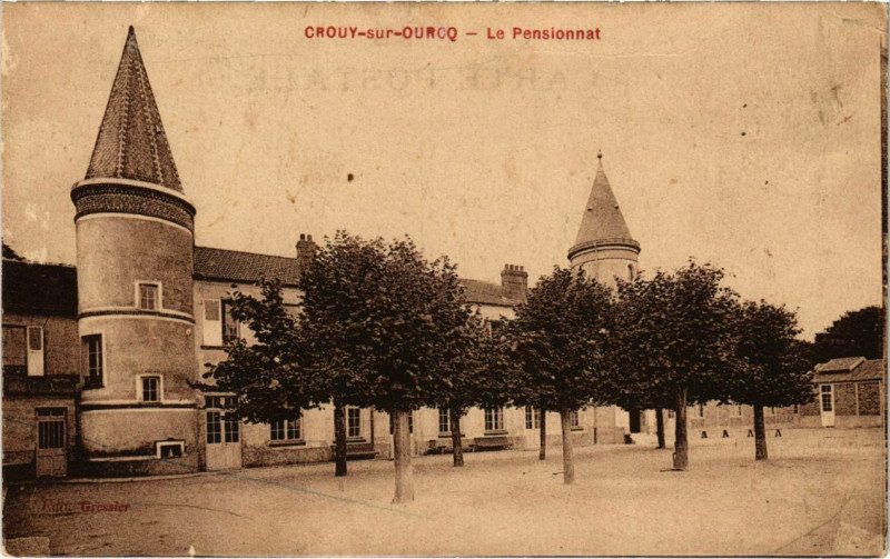 Carte postale ancienne Crouy-sur-Ourcq - Le Pensionnat  à Crouy-sur-Ourcq