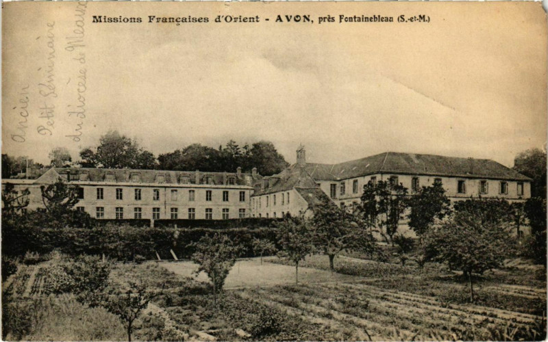 Carte postale ancienne Avon - pres Fontainebleau - Missions Francaises d'Orient  à Avon