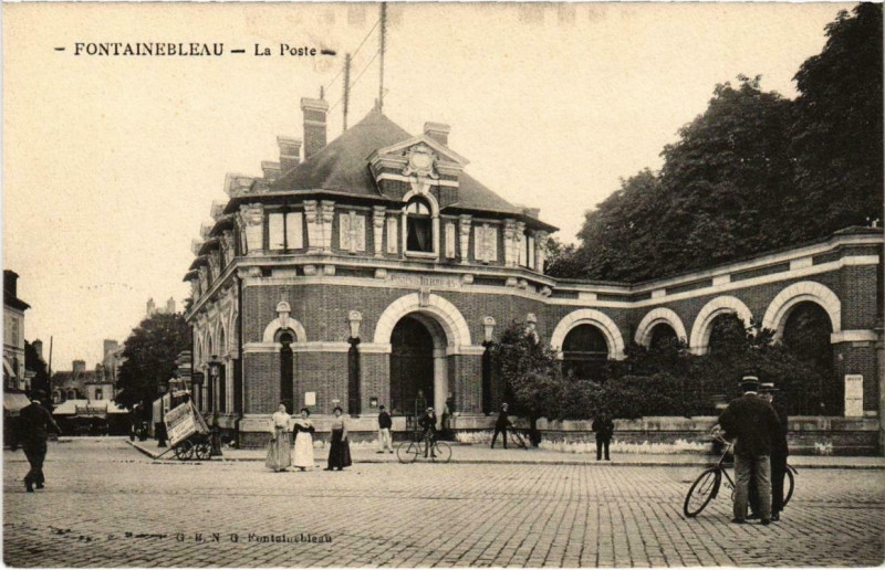 Carte postale ancienne Fontainebleau - La Poste à Fontainebleau