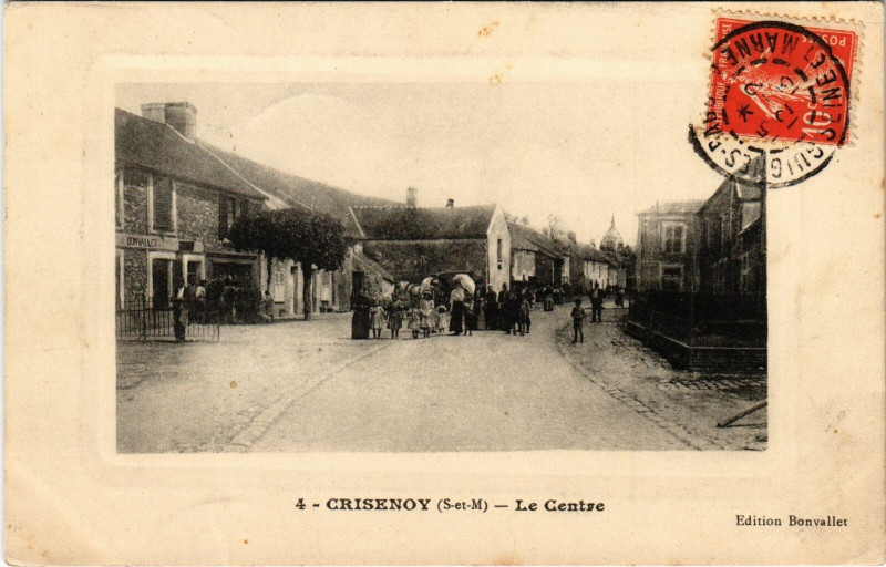 Carte postale ancienne Crisenoy Le Centre à Crisenoy