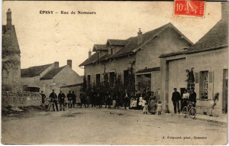 Carte postale ancienne Episy Rue de Nemours à Nemours