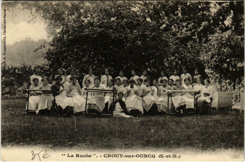 Carte postale ancienne Crouy-sur-Ourcq La Ruche à Crouy-sur-Ourcq