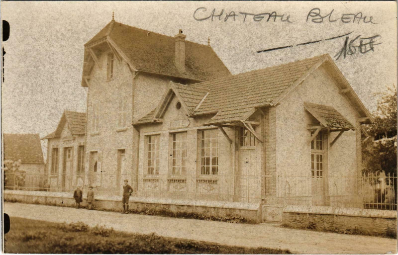 Carte postale ancienne Carte photo Chateaubleau Les Ecoles à Châteaubleau