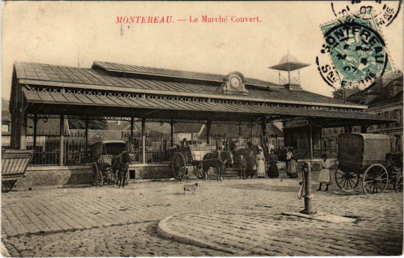 Carte postale ancienne Montereau Le Marché Couvert