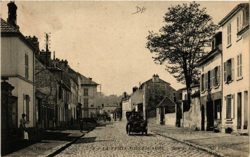 Carte postale ancienne La Ferte sous Jouarre - Rue de Comte à Jouarre