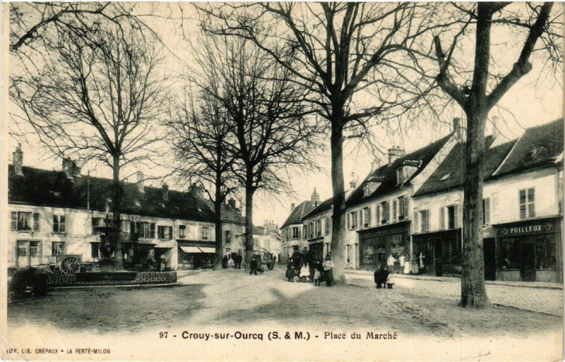 Carte postale ancienne Crouy sur Ourcq - Place du Marché à Crouy-sur-Ourcq