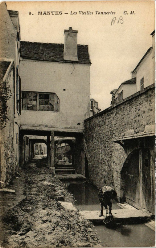 Carte postale ancienne Mantes - Les Vieilles Tanneries