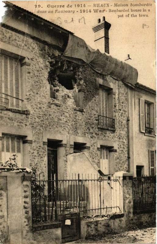 Carte postale ancienne Meaux - Maison bombardée dans un Faubourg à Meaux