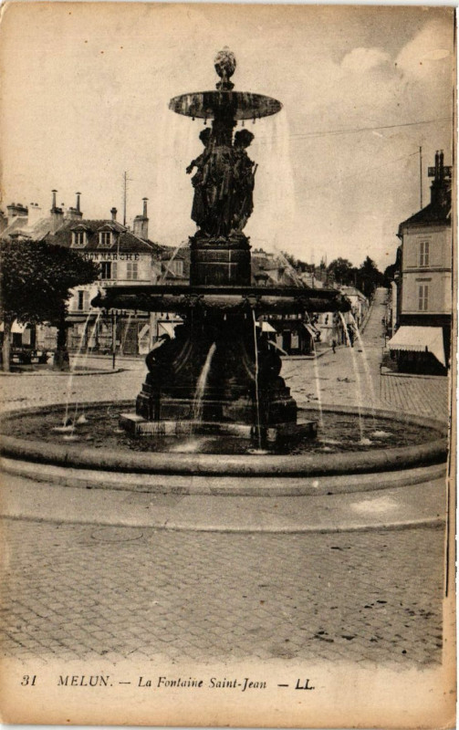 Carte postale ancienne Melun - La Fontaine St-Jean à Melun