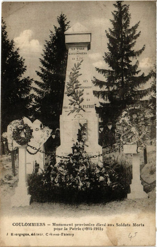 Carte postale ancienne Coulommiers Monument provisoire eleve aux Soldats Morts pour la P à Coulommiers