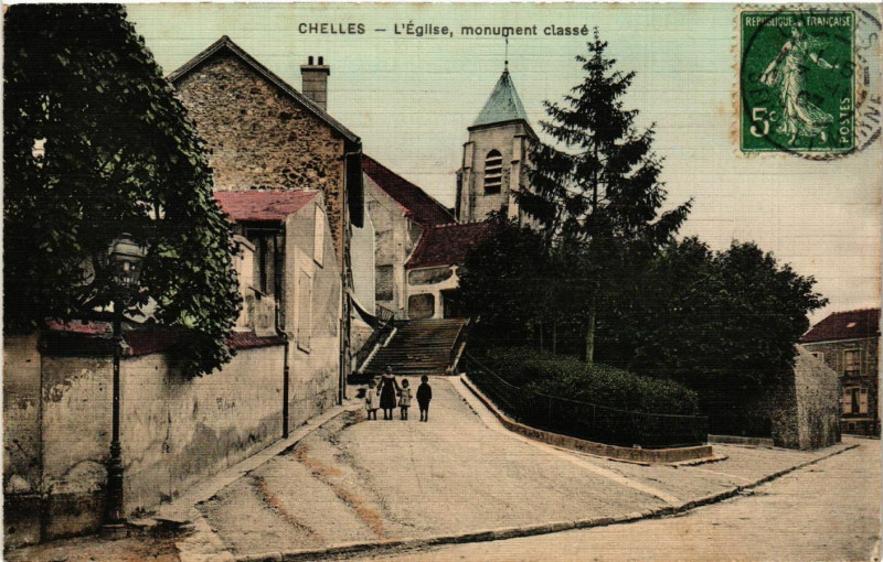 Carte postale ancienne Chelles - L'Eglise monument classe à Chelles