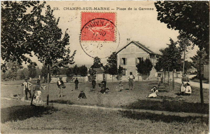 Carte postale ancienne Place de la Garenne à Champs-sur-Marne