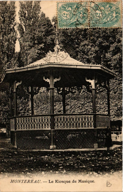 Carte postale ancienne Montereau - Le Kiosque de Musique