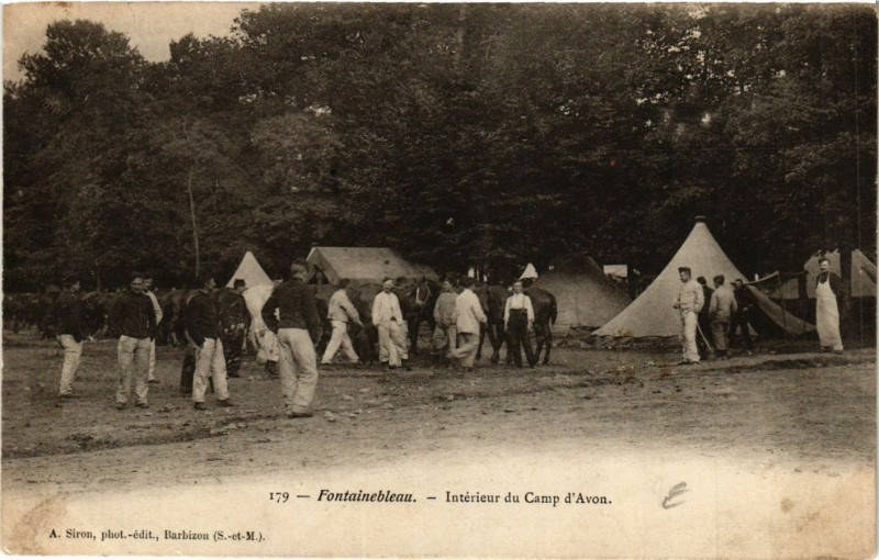 Carte postale ancienne Fontainebleau - Interieur du Camp d'Avon à Fontainebleau