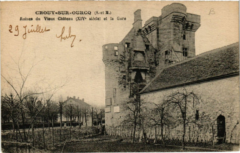 Carte postale ancienne Crouy-sur-Ourcq - Ruines du Vieux Chateau (Xiv s.) à Crouy-sur-Ourcq