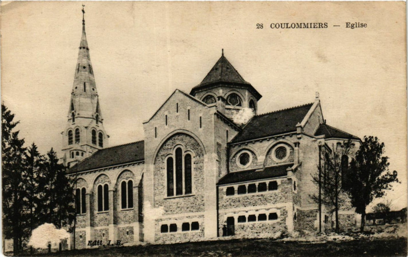Carte postale ancienne Coulommiers - Eglise à Coulommiers