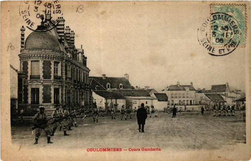 Carte postale ancienne Coulommiers - Cours Gambetta à Coulommiers