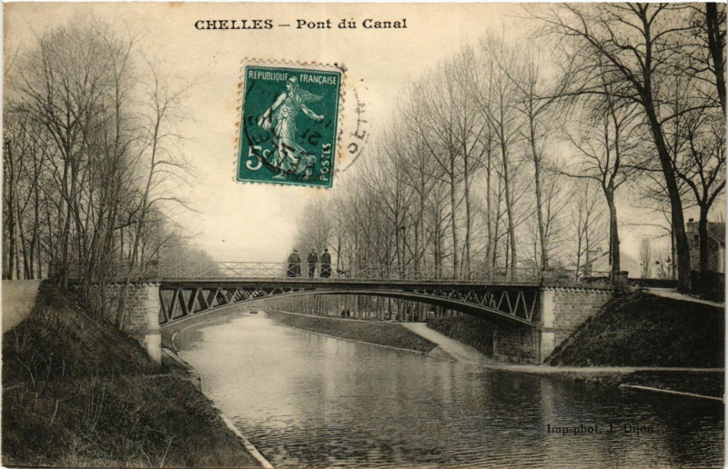 Carte postale ancienne Chelles - Pont du Canal à Chelles