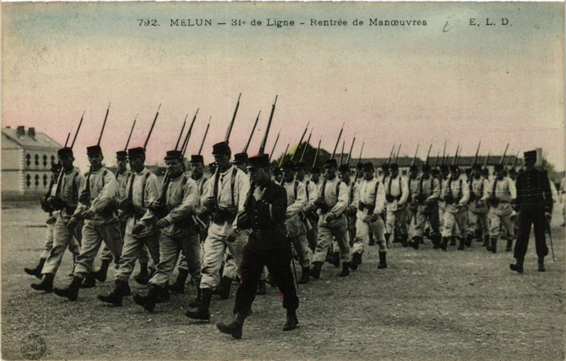 Carte postale ancienne Melun - 31*-de Ligne - Rentrée de Manceuvres à Melun