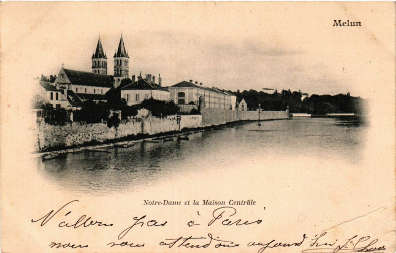 Carte postale ancienne Melun - Notre-Dame et la Maison Centrale à Melun