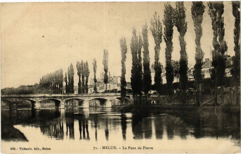 Carte postale ancienne Melun - Le Pont de Pierre à Melun